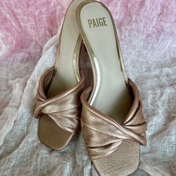SOLD! Paige Metallic Leather Sandals with Kitten Heels - Size 9 - Picture 2 of 12